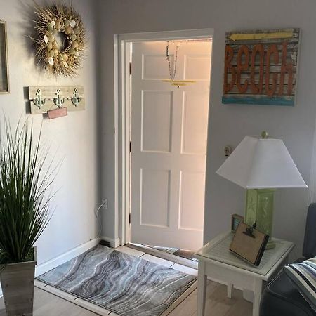 Beachfront Condo On Quiet Treasure Island- 1 Bed 세인트피트비치 외부 사진