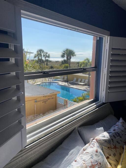 Beachfront Condo On Quiet Treasure Island- 1 Bed 세인트피트비치 외부 사진