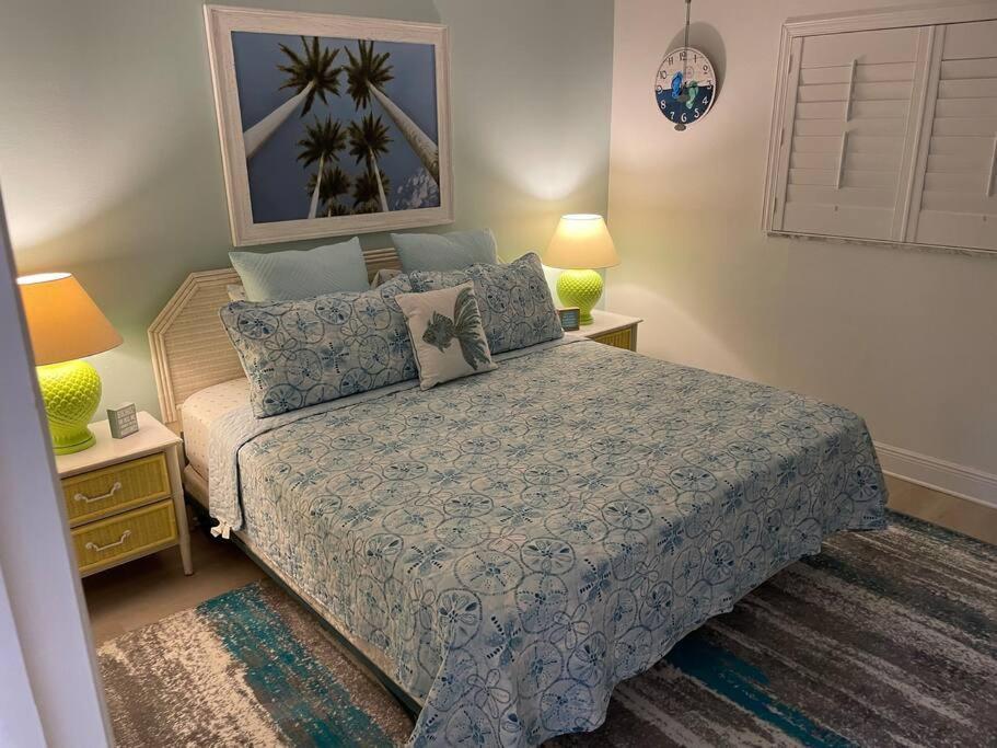 Beachfront Condo On Quiet Treasure Island- 1 Bed 세인트피트비치 외부 사진