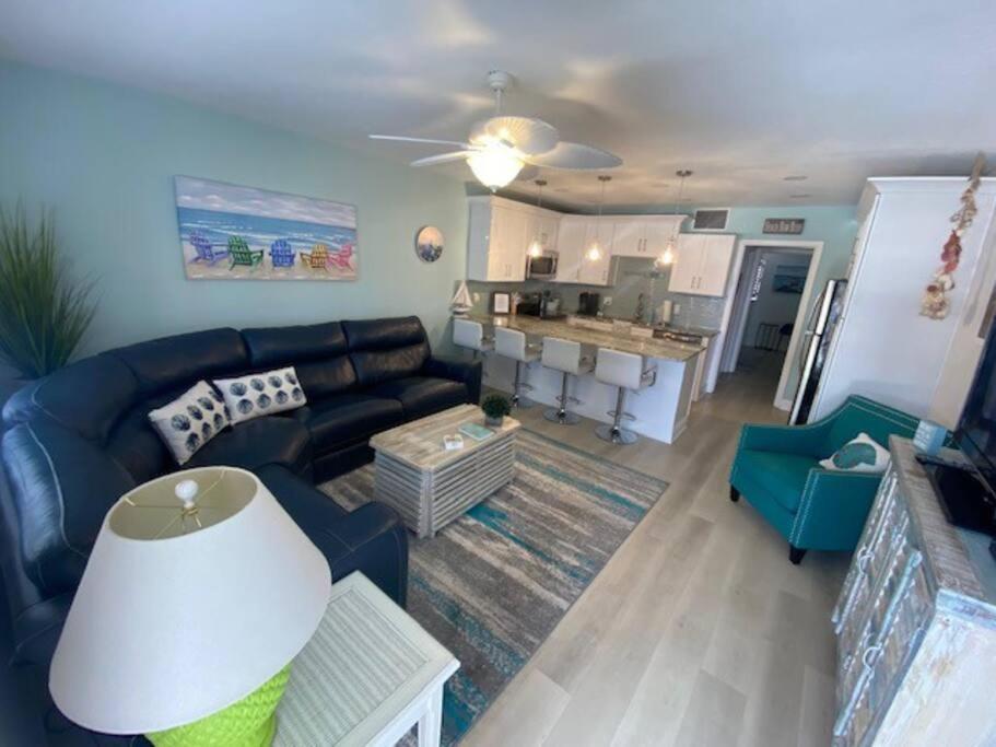 Beachfront Condo On Quiet Treasure Island- 1 Bed 세인트피트비치 외부 사진