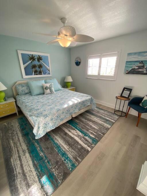 Beachfront Condo On Quiet Treasure Island- 1 Bed 세인트피트비치 외부 사진