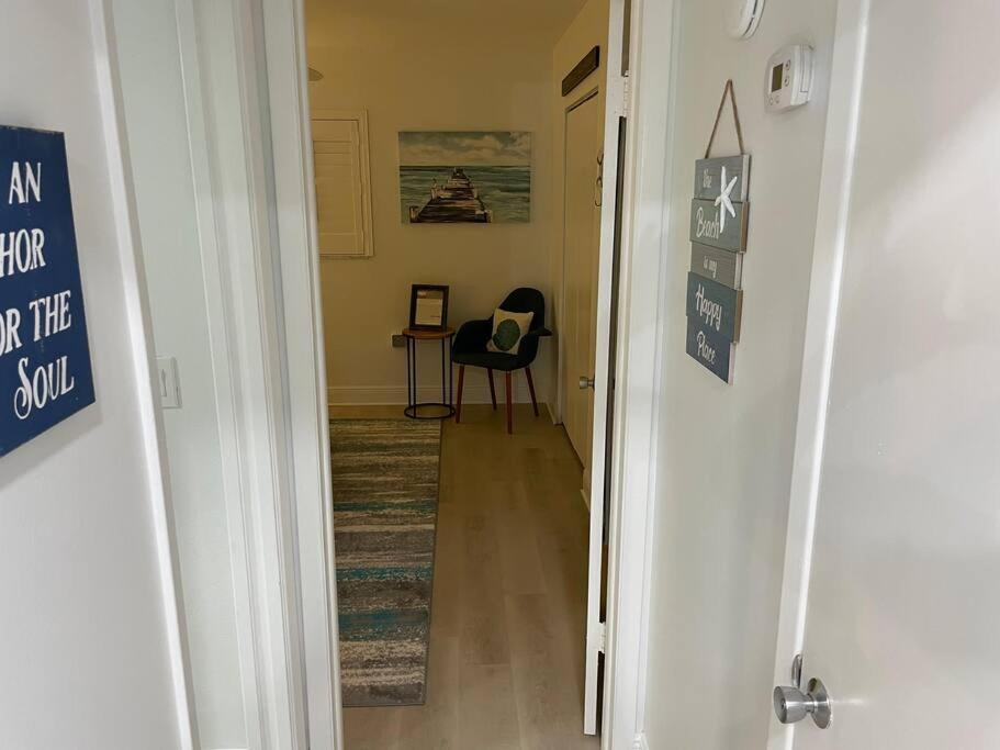 Beachfront Condo On Quiet Treasure Island- 1 Bed 세인트피트비치 외부 사진