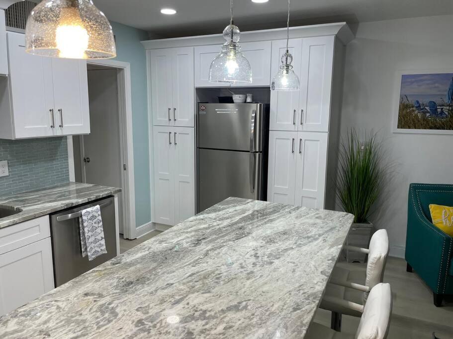 Beachfront Condo On Quiet Treasure Island- 1 Bed 세인트피트비치 외부 사진