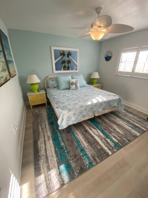 Beachfront Condo On Quiet Treasure Island- 1 Bed 세인트피트비치 외부 사진