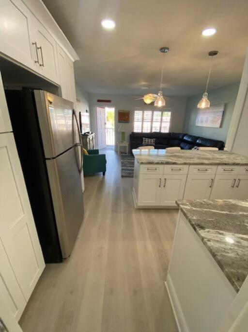 Beachfront Condo On Quiet Treasure Island- 1 Bed 세인트피트비치 외부 사진