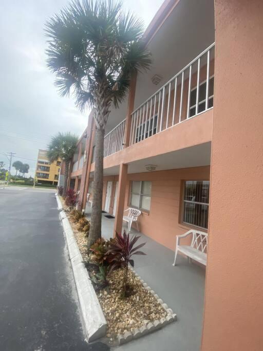 Beachfront Condo On Quiet Treasure Island- 1 Bed 세인트피트비치 외부 사진