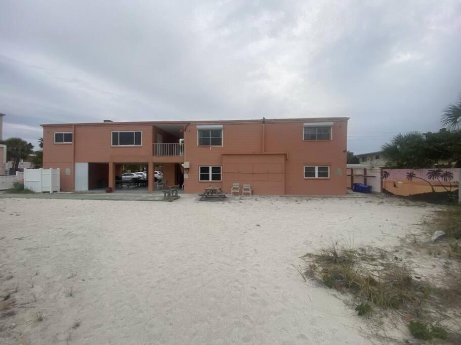 Beachfront Condo On Quiet Treasure Island- 1 Bed 세인트피트비치 외부 사진