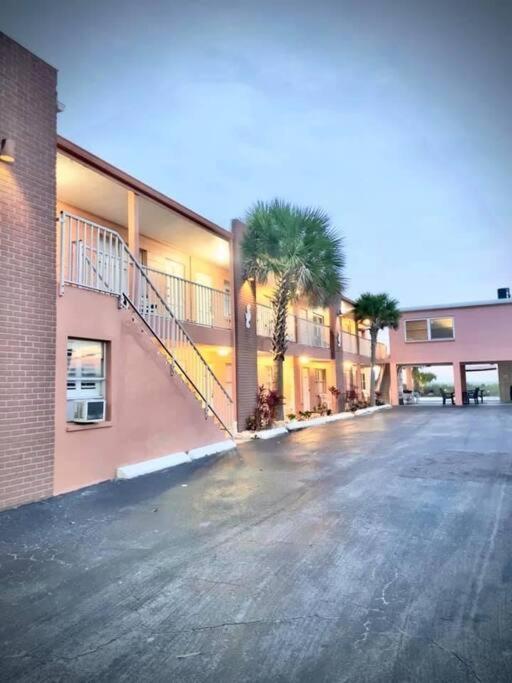 Beachfront Condo On Quiet Treasure Island- 1 Bed 세인트피트비치 외부 사진