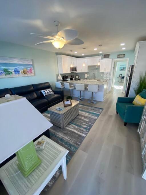 Beachfront Condo On Quiet Treasure Island- 1 Bed 세인트피트비치 외부 사진