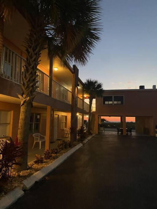 Beachfront Condo On Quiet Treasure Island- 1 Bed 세인트피트비치 외부 사진