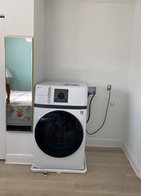 Beachfront Condo On Quiet Treasure Island- 1 Bed 세인트피트비치 외부 사진